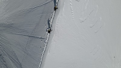 [Concours Photo Sophie 2021] Mönch face NE - le skieur tout en bas