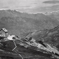 Montagnes ubayennes, Aiguille et Brec de Chambeyron à droite, vues du Col d'Allos (CPA)
