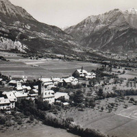 Faucon de Barcelonnette, au fond tête de Siguret (CPA)