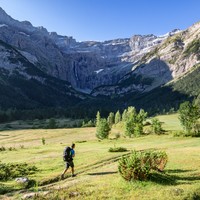 Randonneur au Cirque de Gavarnie / © P. Meyer  – Parc national des Pyrénées