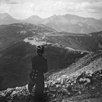 Fort du Gondran vu du Janus en 1905, au fond l'Izoard