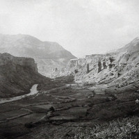 Le Guil entre les plateaux de Guillestre et de Mont-Dauphin
