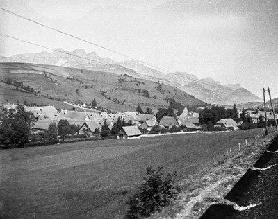 Monestier de Clermont et les falaises du Vercors en 1905