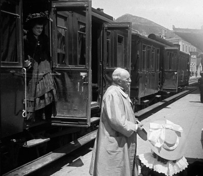 Gare de Veynes, au fond le Champerus Gare de Veynes, au fond le Champerus