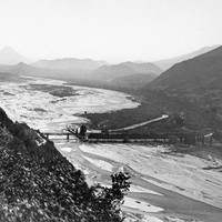 Vallée du Drac -ravagée par les crues- vue de la voie ferrée