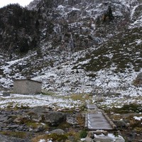 Cabane en arrivant du Plaa d'Aste, Toue en face