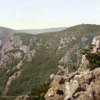 Rocher de Rosstrappe vu de la place de danse des sorcières, en 1900, par Photoglob N°0000006523