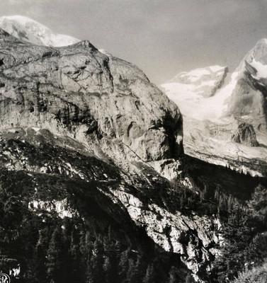 Marmolada (à gauche) par NPG