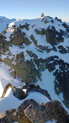 Sommet depuis l'Antécime Est (brèche entre les deux)