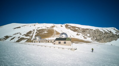 L'osservatorio e in alto il rifugio L'osservatorio e in alto il rifugio