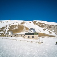 L'osservatorio e in alto il rifugio