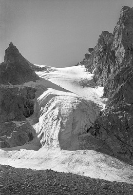 Glacier d'Arbuz / ледник Арбуз, en 1978 par Jaan Künnap Glacier d'Arbuz / ледник Арбуз, en 1978 par Jaan Künnap