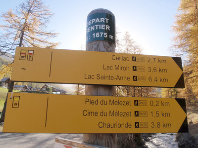 Balise du départ sur le parking proche du pont