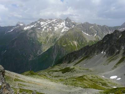 Vallon de l'Echerasson, face au glacier de Crupillouse Vallon de l'Echerasson, face au glacier de Crupillouse