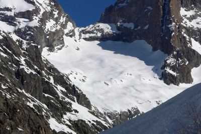 Zoom sur le versant S de la Brèche de la Meije