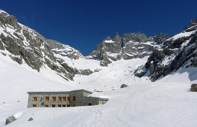 Le refuge du Châtelleret et la Meije