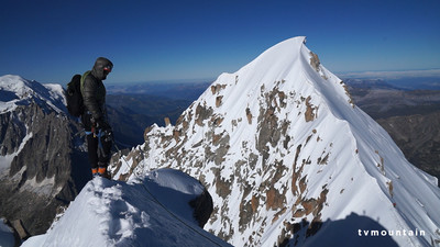 Arête du Jardin, Aiguille Verte. Chamonix Mont-Blanc massif. Arête du Jardin, Aiguille Verte. Chamonix Mont-Blanc massif.