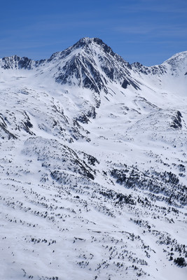 Le pic Carlit depuis le Portella de Lanos, au-dessus de l'étang de l'Anoux