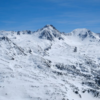Le pic Carlit depuis le Portella de Lanos, au-dessus de l'étang de l'Anoux