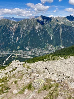 Franchissement de la moraine lorsque celle-ci est beaucoup moins marquée. Marques jaunes toujours présentes.
