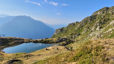 Lac de la Coche et Tête de Chalvet. Lac de la Coche et Tête de Chalvet.