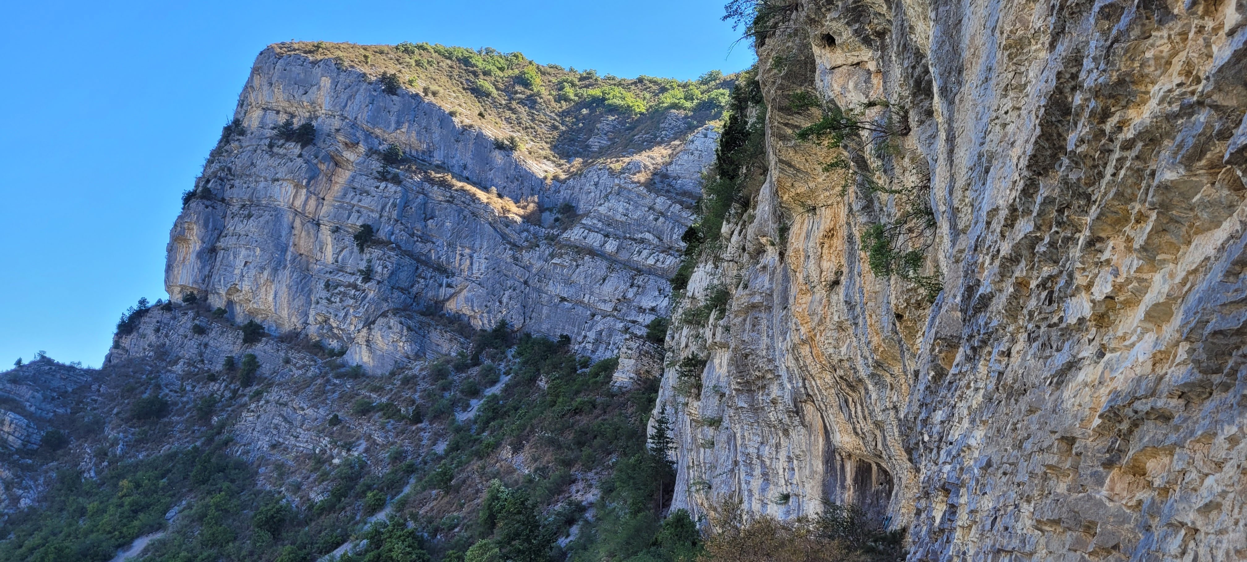 Site du haut vu depuis celui du bas