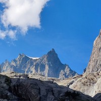 Environnement exceptionnel. Croux à gauche, Peuterey à droite