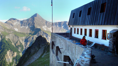 Refuge Monzino (Palace!)
