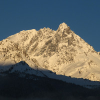Grand Pic de Belledonne au lever du soleil depuis Oz en Oisans