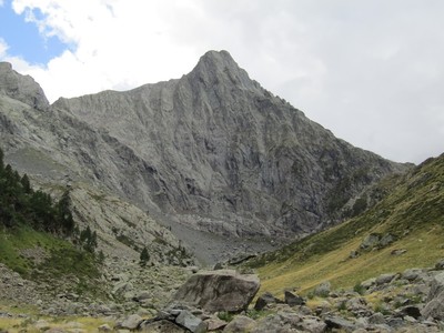 Il Pizzo del Salto visto dalla Val Vedello. 