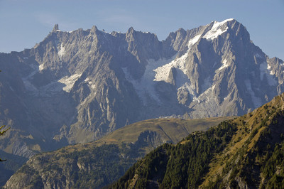 Traversée des Jorasses vu du S. Traversée des Jorasses vu du S.