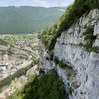 Magma vu de côté. Départ des voies depuis la grande vire