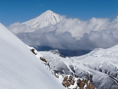 [Concours Photo Sophie 2022] Ski rando face au Damavand, Iran