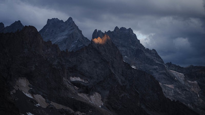 [Concours Photo Sophie 2022] Dernière lueur sur le pic nord des Cavales