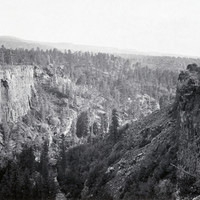 North Fork Cañon, Sierra Blanca Creek, Arizona, par Timothy H. O'Sullivan en 1873