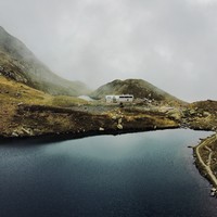 Nouveau refuge vu depuis le lac supérieur