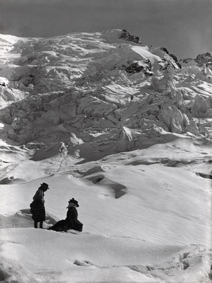 Sous le Mont Blanc du Tacul, au Glacier des bossons par Gabriel Loppé Sous le Mont Blanc du Tacul, au Glacier des bossons par Gabriel Loppé