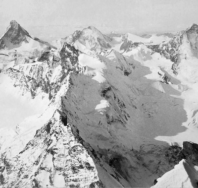 Vue du Weisshorn par Gabriel Loppé. Cervin, Dent d'Hérens, Dent Blanche, Obergabelhorn, Zinalrothorn, Schalihorn Vue du Weisshorn par Gabriel Loppé. Cervin, Dent d'Hérens, Dent Blanche, Obergabelhorn, Zinalrothorn, Schalihorn
