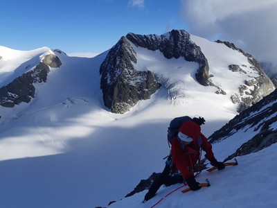 [Concours Photo Sophie 2022] Raphaëlle sur la face Nord-Ouest des aiguilles de Tré la Tête