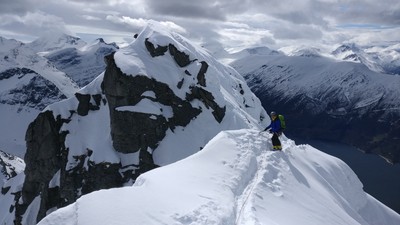 [Concours Photo Sophie 2022] Alpinisme à Grøvelnebba dans les fjords norvégiens