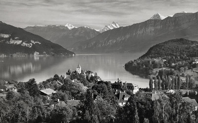 Spiez, Lac de Thun. Wetterhorn, Schreckhorn, Eiger par Gyger