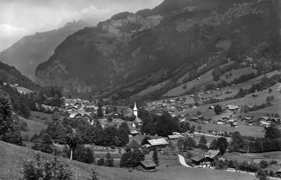Lauterbrunnen, au fond Schynige Platte, par Gyger