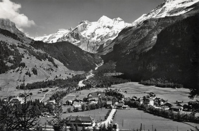 Kandersteg, vue vers la Blümlisalp par Gyger