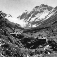 Dans le Lötschental, un des hameaux de Blatten par Gyger