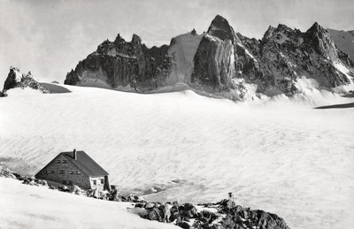 Cabane du Trient, Les Aiguilles Dorées par Gyger