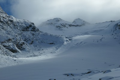 J'ai tracé la rive droite à la montée, les skieurs la rive opposée (que j'ai suivie à la descente)