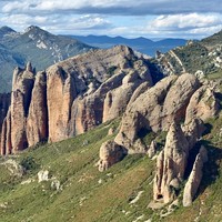 La vue sur les Mallos de Riglos depuis le Mirador de dos Buitres