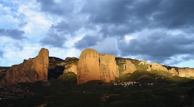 Malos de Riglos : Vue générale Malos de Riglos : Vue générale
