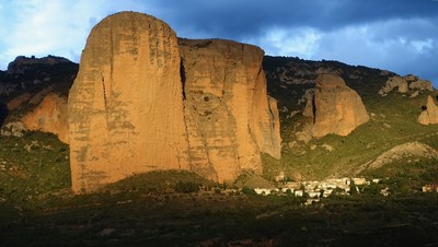 Riglos au pied des Mallos Riglos au pied des Mallos