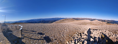 panorama du sommet vers les Pyrénées panorama du sommet vers les Pyrénées